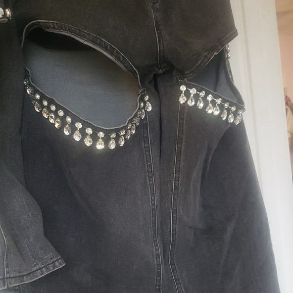 Beyonce Stylish Black Women's Suit with Silver Accents - Picture 4 of 7